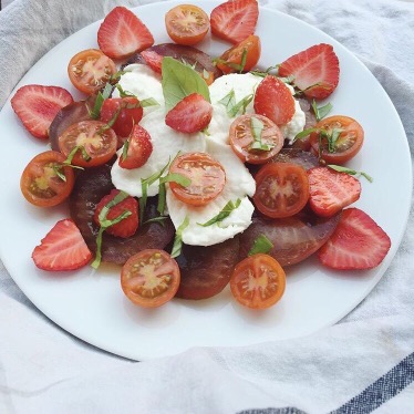 tomate-mozzarella-fraise-salade-minceur-healthy-vegetarien